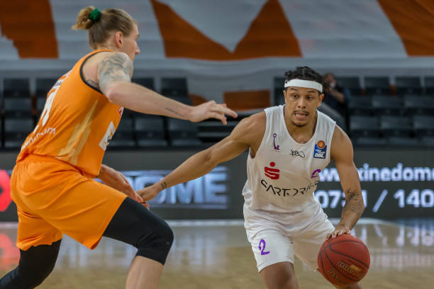 整个决赛中 整个决赛中